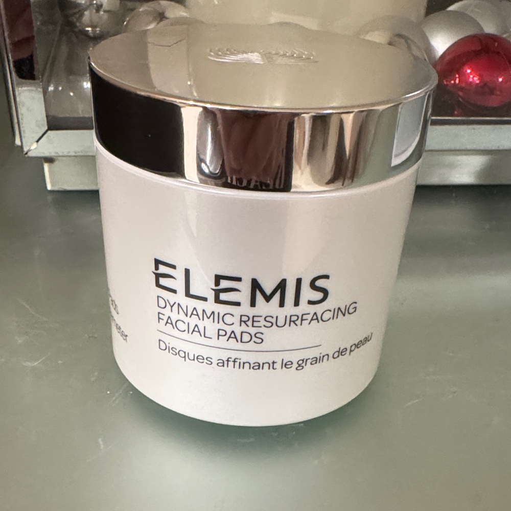 ELEMIS Resurfacing Pads in White and Silver
